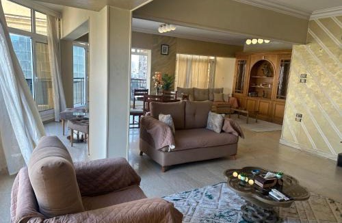Al Duqqi Apartment | Central luxurious apartment with amazing Nile view