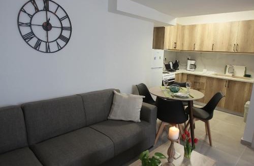 Chios Town Apartment | Central Luxury Flat 2