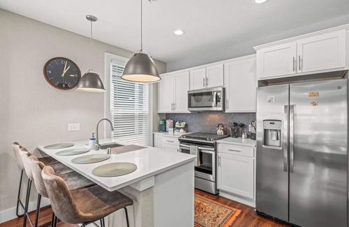 Lower East Side Apartment | Central Milwaukee Haven | Restaurants, Breweries & More
