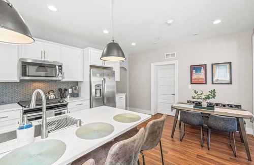 Lower East Side Apartment | Central Milwaukee Haven | Restaurants, Breweries & More