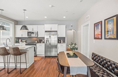 Lower East Side Apartment | Central Milwaukee Haven | Restaurants, Breweries & More