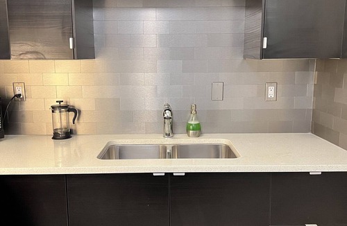 Tuxedo Park Apartment | Central, Modern and Cozy 1 Bedroom Retreat in the Heart of Tuxedo