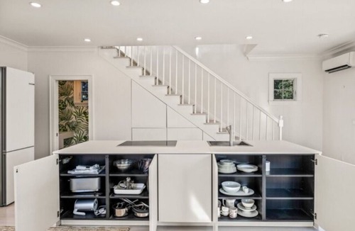 Commercial Street Cottage | Central, modern cottage with parking and water view