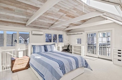 Commercial Street Cottage | Central, modern cottage with parking and water view