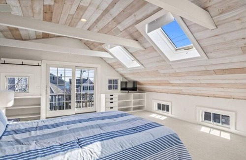 Commercial Street Cottage | Central, modern cottage with parking and water view