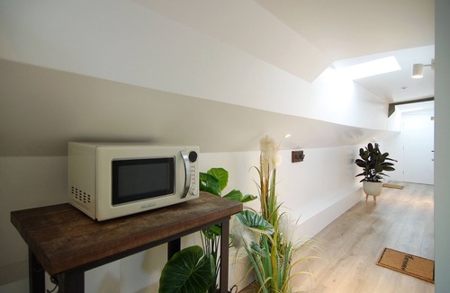 Spaarndammer en Zeeheldenbuurt Boat Rental | Central & Modern Eco-Houseboat 10 min walk to center