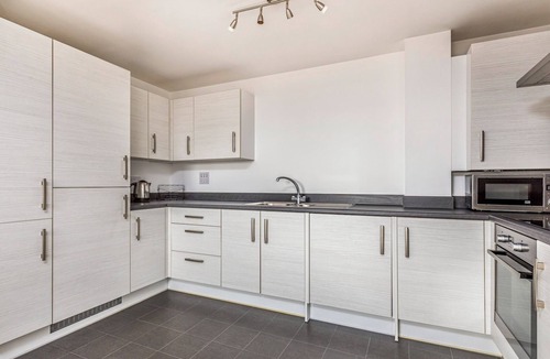 Chichester Apartment | Central Modern Flat with Parking - Pass the Keys