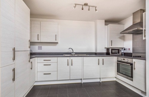 Chichester Apartment | Central Modern Flat with Parking - Pass the Keys