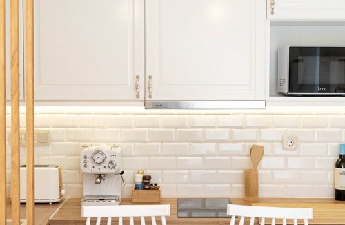 Omonia Apartment | Central Modern Studio, 1 min to Metro, 10 min to Acropolis + Discounts available