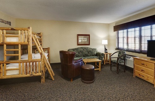 Moline Hotel | Central Moline Stay | 0.6 mi to Bass Street Landing | Dining & Nightlife