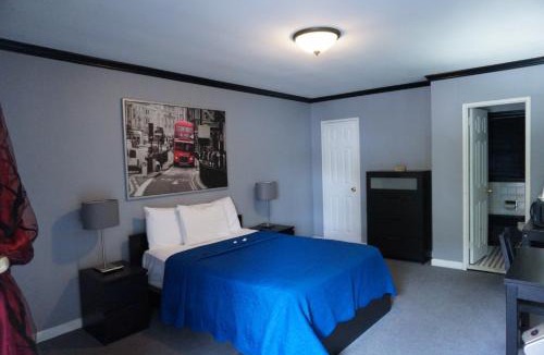 White Plains Hotel | Central Motel Courtyard