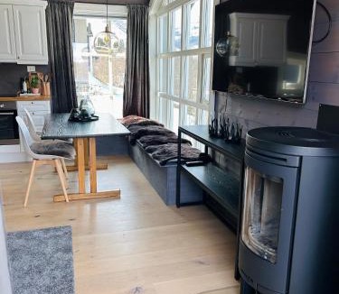 Møre og Romsdal Apartment | Central Mountain Penthouse Getaway, Strandafjellet