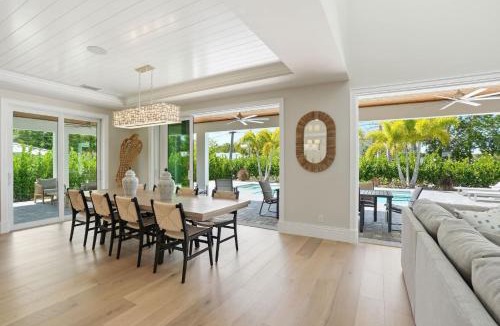 Central Naples House | Central Naples Luxury - Pool Spa and Prime Location