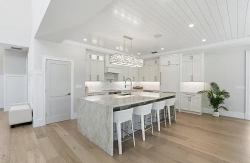 Central Naples House | Central Naples Luxury - Pool Spa and Prime Location