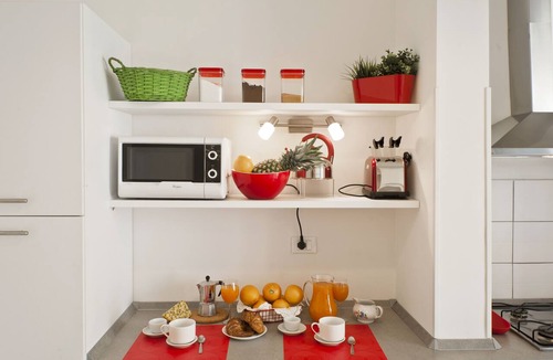 Appio Latino Apartment | Central, next to the Metro, overlooking the famous Appia Antica Park