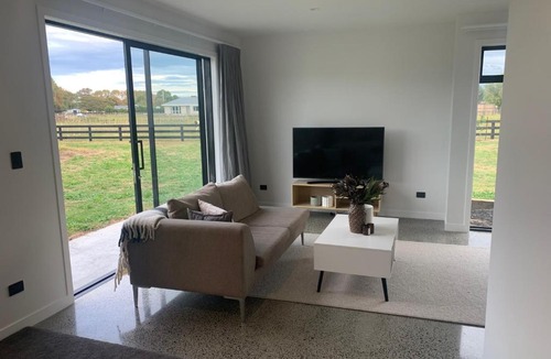Waikato District House | Central One Bedroom Studio