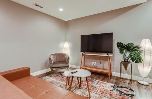 Stapleton House | Central Park - 28th Place Apt
