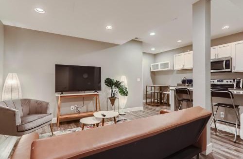 Stapleton House | Central Park - 28th Place Apt