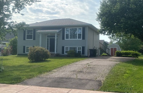 Cornwall House | Central PEI location minutes to golf and beaches.