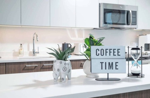 Central Square Apartment | Central Penthouse City Skyline Views, Gym sleep 8