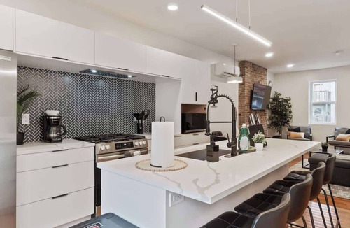 Central Northside House | Central Pittsburgh Duplex - Sleeps 16