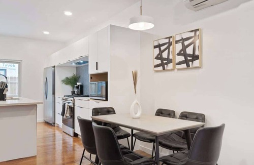 Central Northside House | Central Pittsburgh Duplex - Sleeps 16