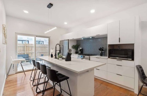 Central Northside House | Central Pittsburgh Duplex - Sleeps 16