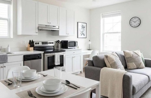 Preston Apartment | Central Preston Bright 1BED Apartment w WiFi