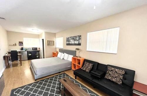 Winter Haven Apartment | Central Private King Suit Washer Dryer 2 Miles to Hospital