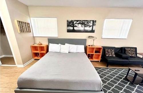Winter Haven Apartment | Central Private King Suit Washer Dryer 2 Miles to Hospital
