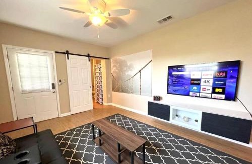 Winter Haven Apartment | Central Private King Suit Washer Dryer 2 Miles to Hospital