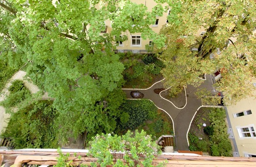 Wilmersdorf Apartment | Central, quiet, bright and cozy, in 10 minutes by car to the hotspots