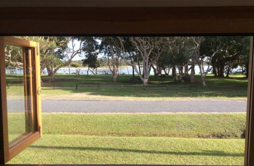 Red Rock House | Central, River Frontage, Large Covered Rear Deck, Renovated Cottage!