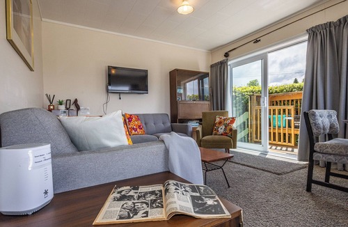 Nukuhau House | Central Riverside Retreat - Taupo Holiday Home