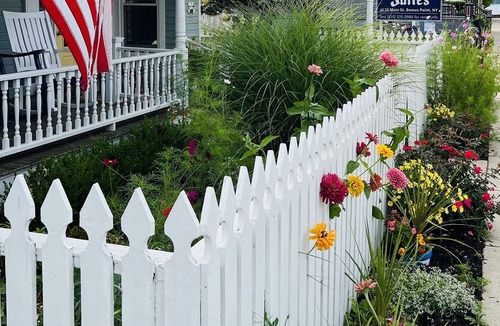 Bemus Point House | Central romantic King, Lake just steps away, cable TV fast Internet, hardwoods