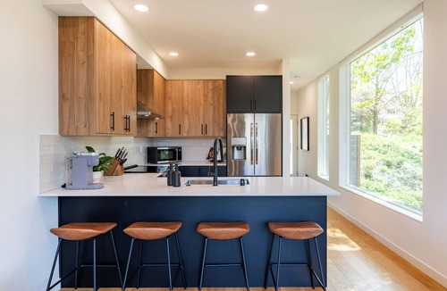 Atlantic House | Central Seattle Nearby Downtown and Stadiums with A/C, Parking & Transit Access
