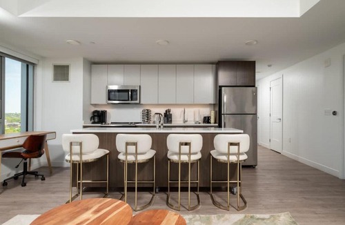 Central Square Apartment | Central Serene Condo King Bed by MIT Harvard GYM