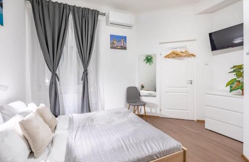 Nepszinhaz negyed Apartment | Central Simple Studio