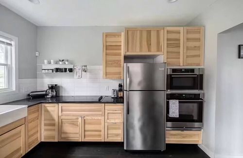 Meridian-Kessler House | Central SoBro Staycation, walk to Food, Brews, & Do's