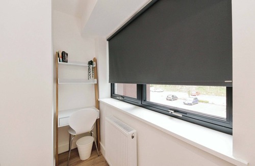 Barnt Green Apartment | Central Solihull 1-Bed | Parking WiFi NEC