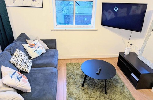 Southampton City Centre Apartment | Central Southampton 2BR Work and Family Stay with Parking