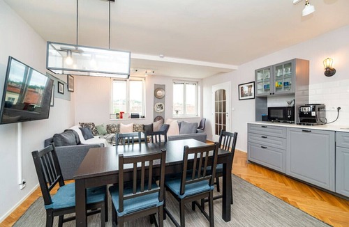 Zizkov Apartment | Central, Spacious, Modern 5 Bedrm duplex w/Balcony