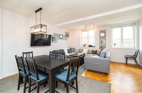 Zizkov Apartment | Central, Spacious, Modern 5 Bedrm duplex w/Balcony