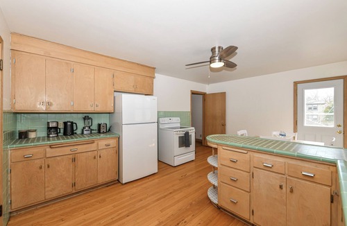 Milwaukee Apartment | Central Spacious Unit: Pet Friendly W/King Bed