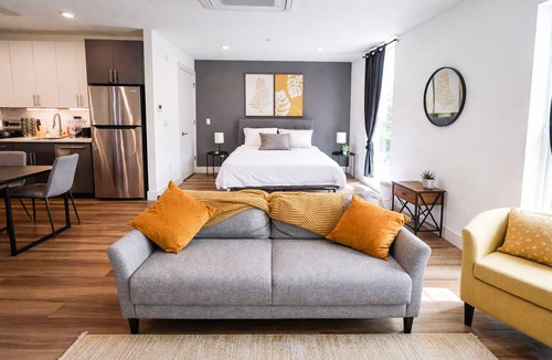 Brewerytown Apartment | Central Studio Gym Rooftop WiFi W/D.