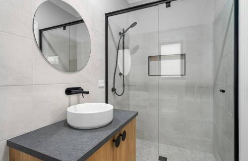 Beechworth Apartment | Central Studio in new townhouse