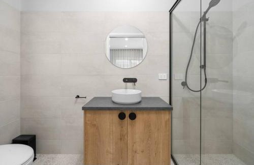 Beechworth Apartment | Central Studio in new townhouse