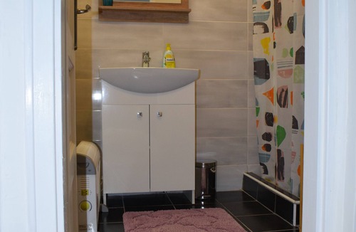 Inner City Budapest Apartment | Central Studio, steps to Great Market, Gellert Bath & Corvinus University