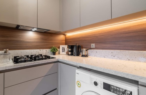 Lara Apartment | Central Studio w Balcony 10 min to Lara Beach