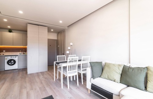 Lara Apartment | Central Studio w Balcony 10 min to Lara Beach